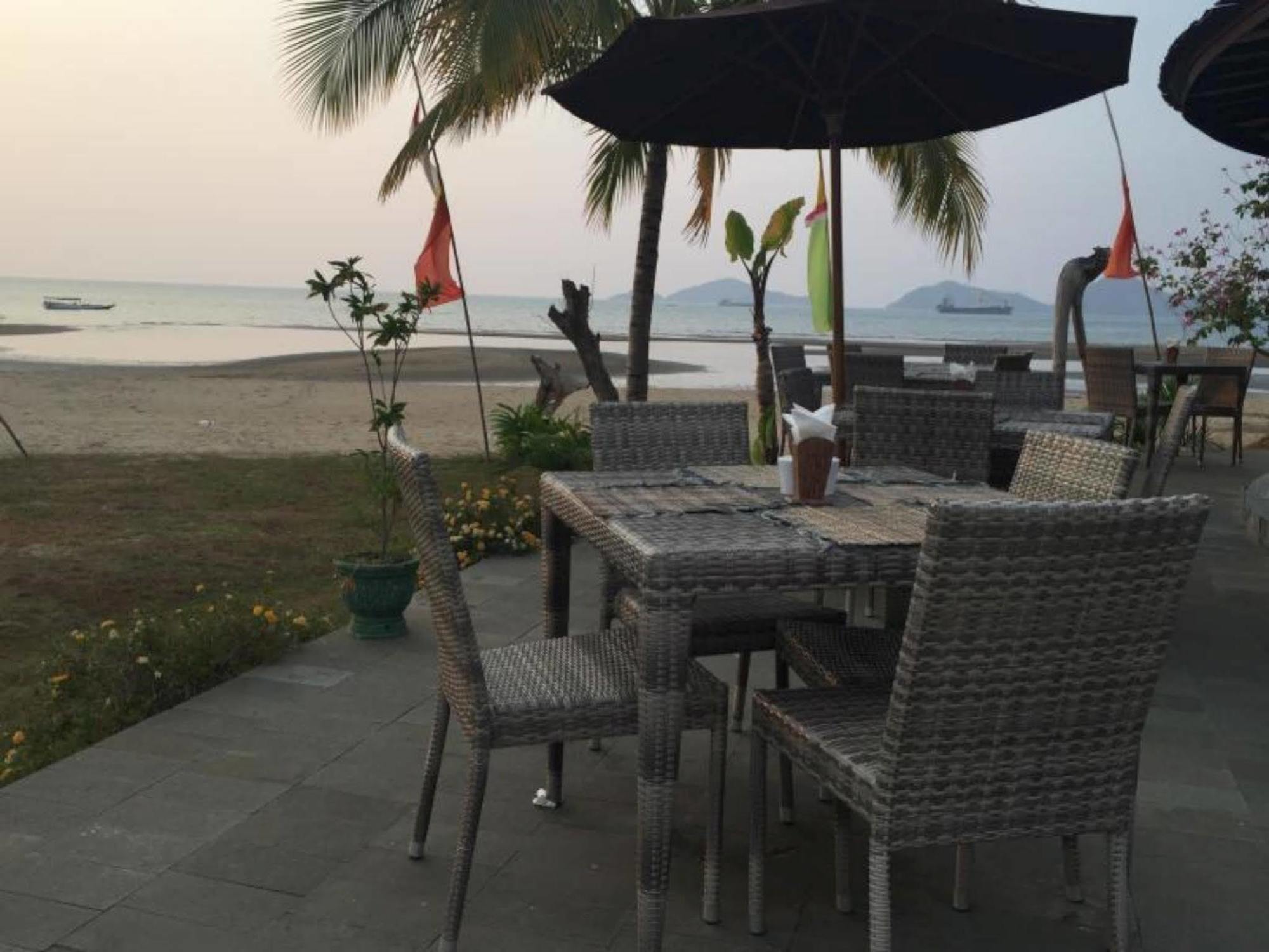 Luwansa Beach Resort Лабуан-Бахо Экстерьер фото