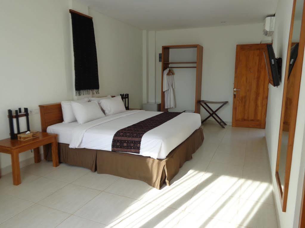 Luwansa Beach Resort Лабуан-Бахо Экстерьер фото